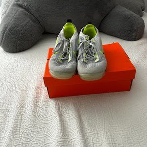 Mens size 11  2021 Flyknit Nike Vapormax